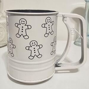 The Bake Shop Adorable Gingerbread Man Design Flour Sifter In White